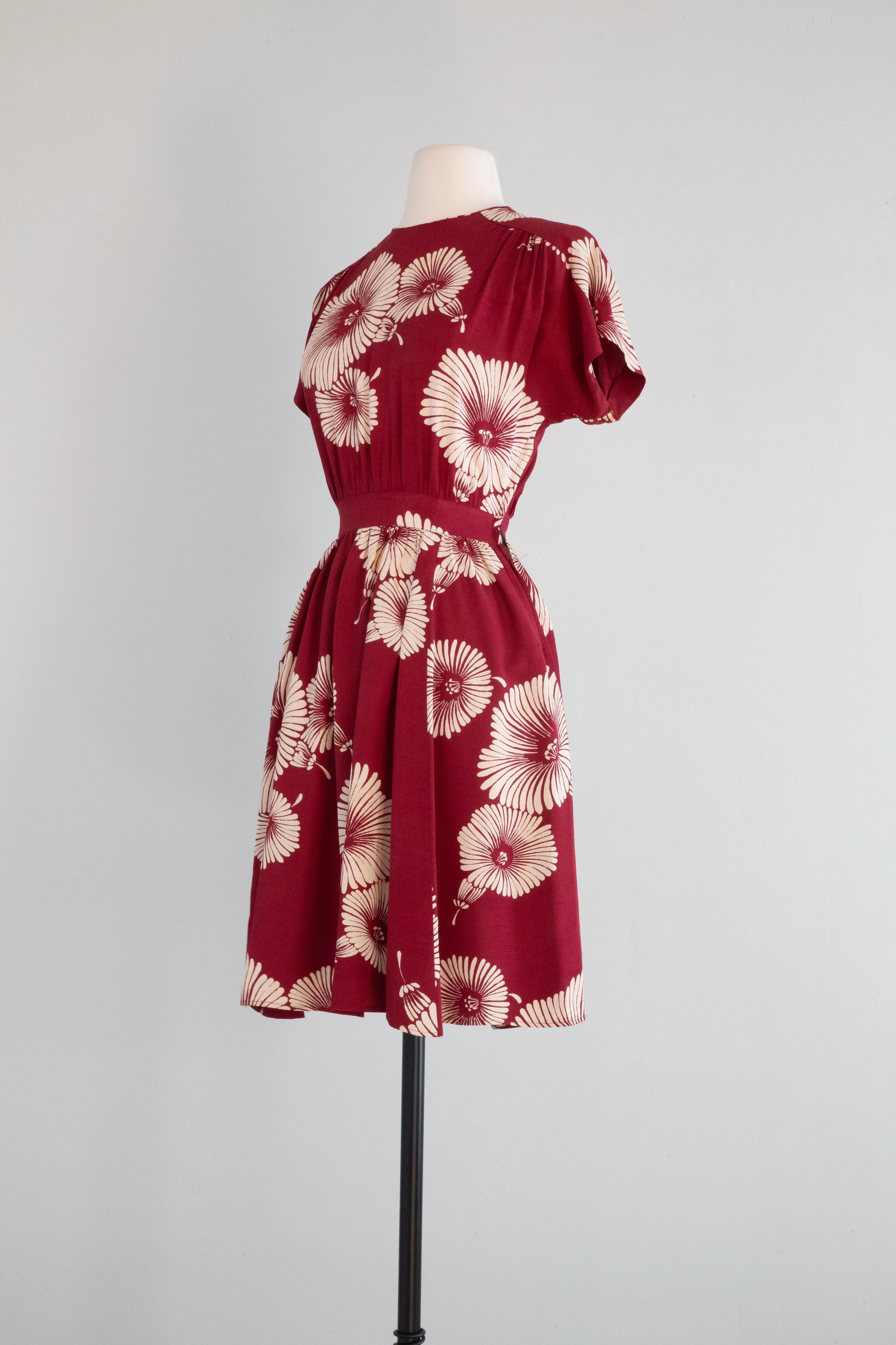 Beautiful 1930's Crimson Red Rayon Hibiscus Print Dress / Small