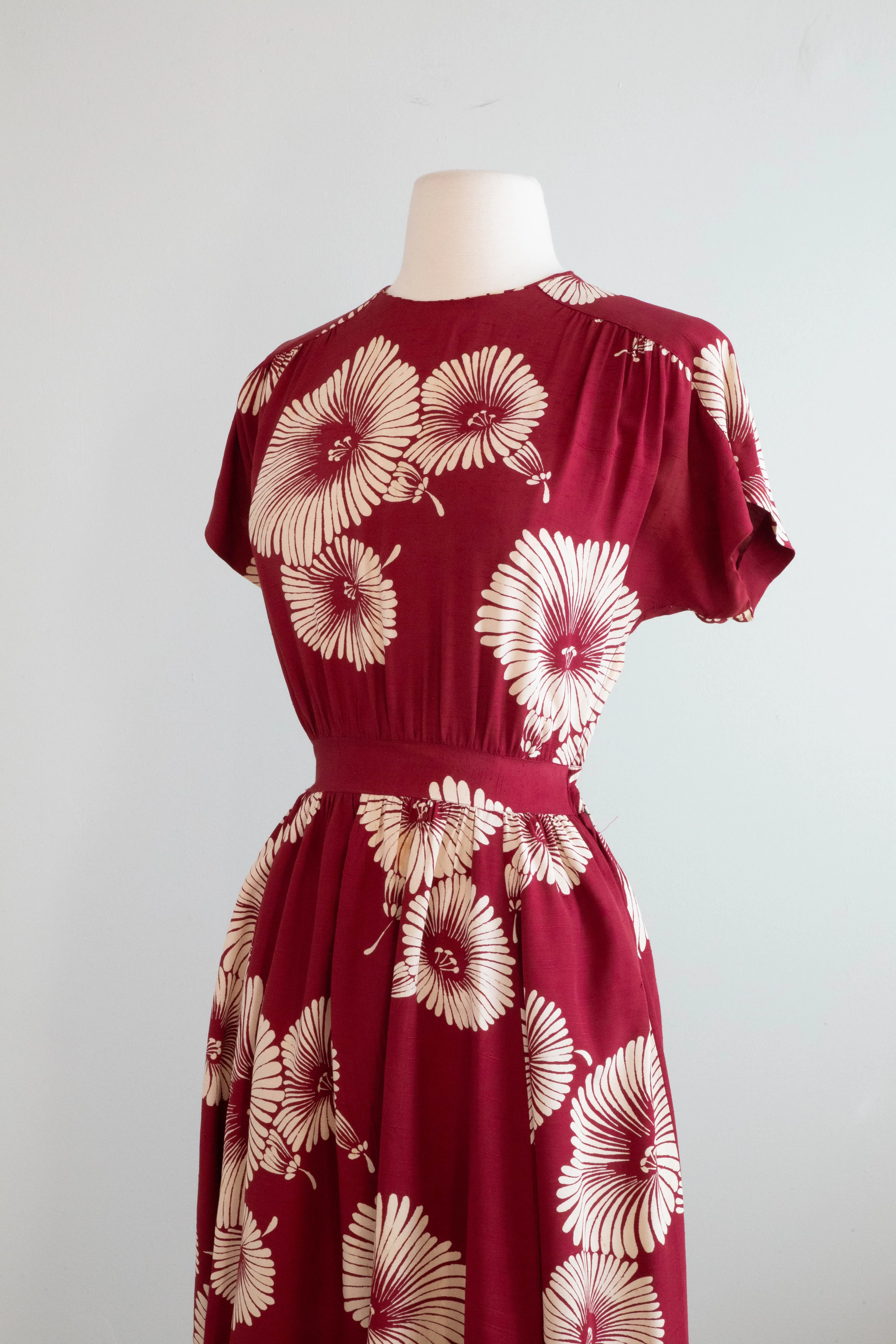 Beautiful 1930's Crimson Red Rayon Hibiscus Print Dress / Small