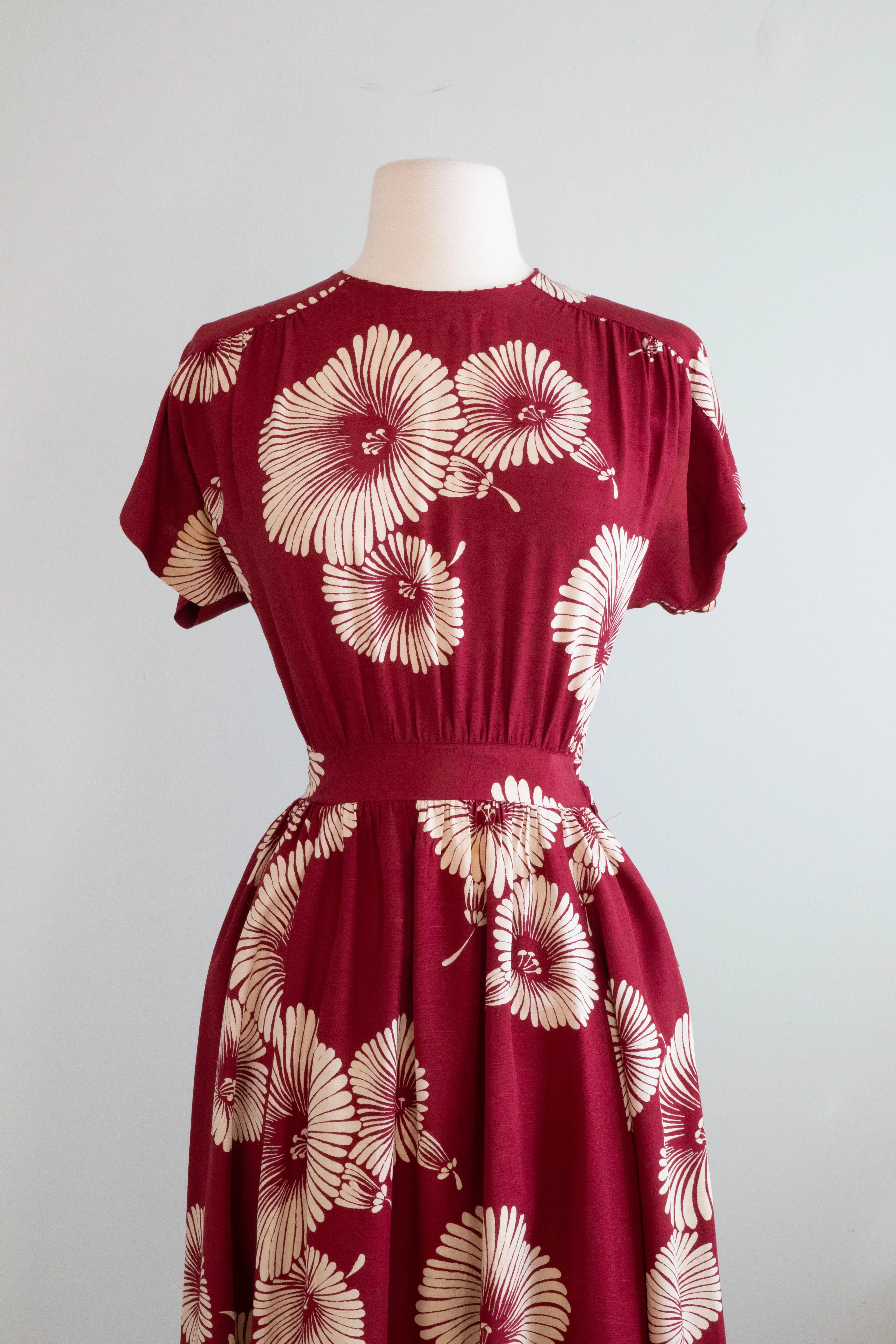 Beautiful 1930's Crimson Red Rayon Hibiscus Print Dress / Small